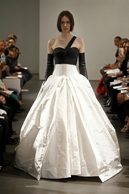 Vera Wang Black and White Wedding Dress 01