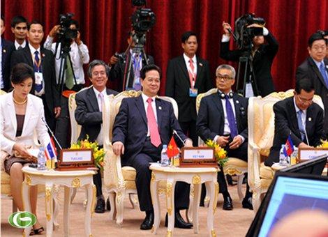 Thủ tướng Nguyễn Tấn Dũng cùng người đồng cấp Thái Lan tại ASEAN 20 Thủ tướng Nguyễn Tấn Dũng cùng người đồng cấp Thái Lan tại ASEAN 20