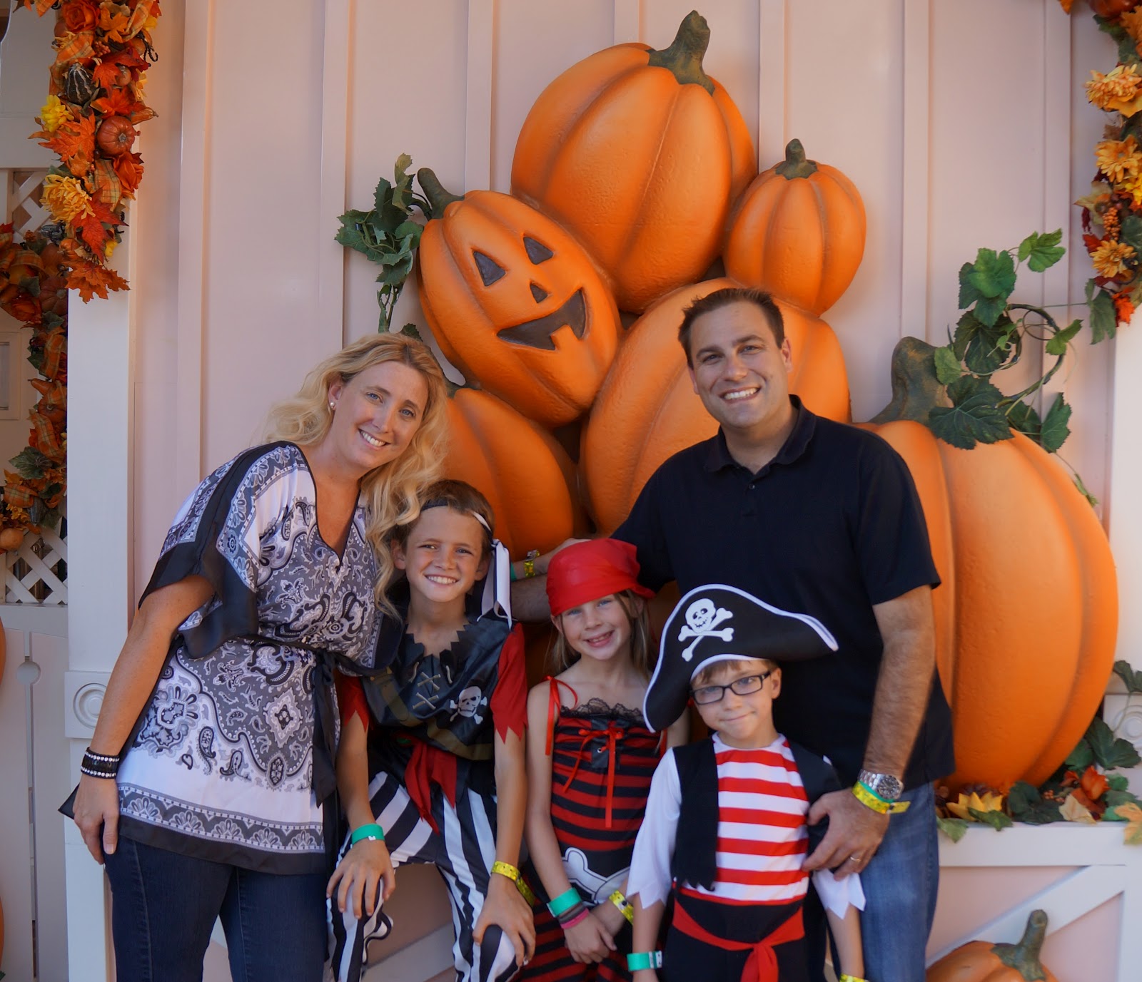 Orange County Mom Blog Giveaway Mickey S Halloween Party At Disneyland Park