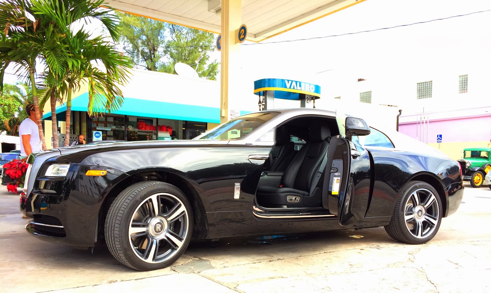 Exotic Cars On The Streets Of Miami Rolls Royce Wraith South Beach