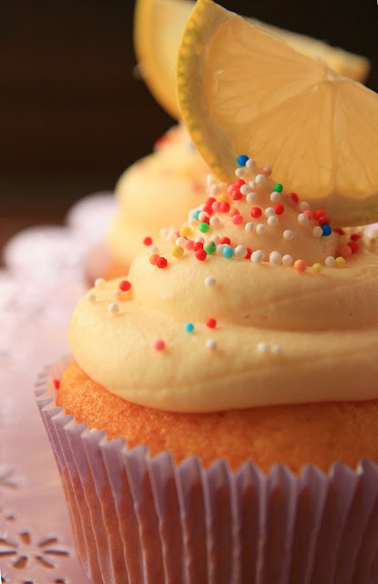Käfers-Chaos-Küche: Weiße Schokoladencupcakes mit Zitronen-Mascarpone-Creme