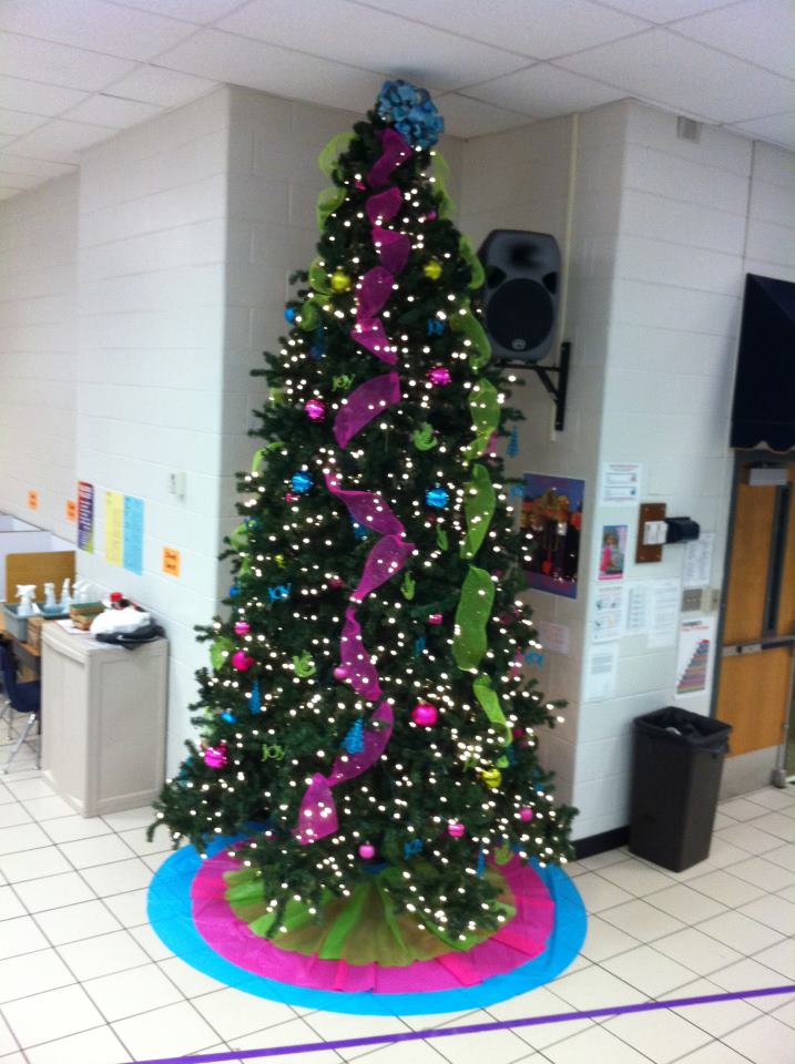 Room Moms Rock School Cafeteria Holiday Decor