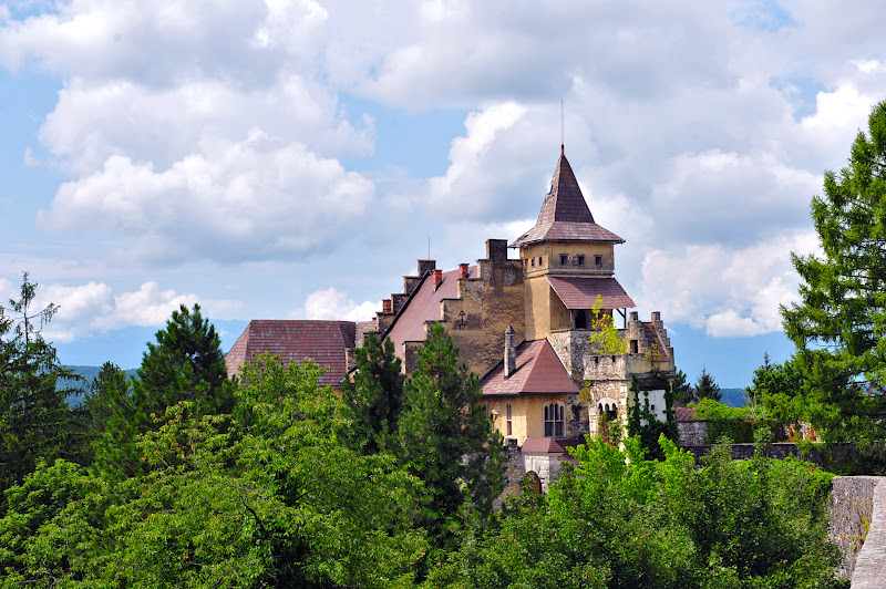 Merlin and Rebecca: Castle Hunting: Ostrožac