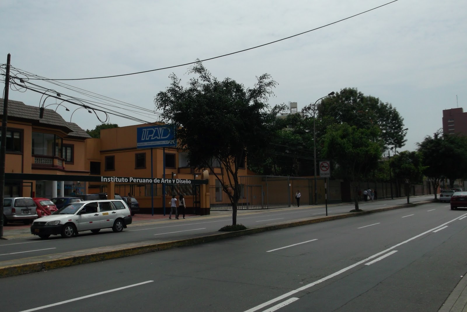 Barrio Leuro de Miraflores memorias y olvidos... Avenida Benavides, entre el zanjón y la