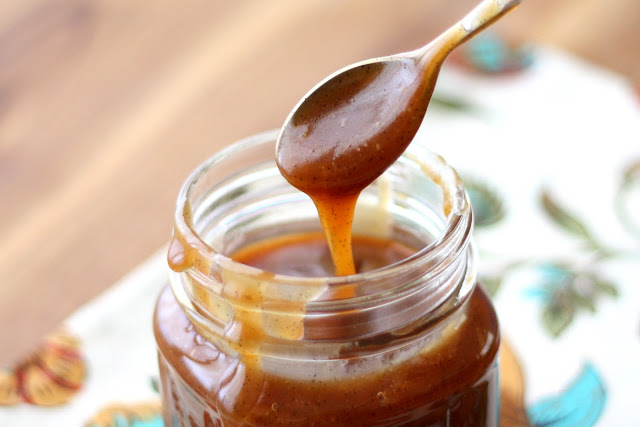 vanilla+bean+salted+caramel+sauce+8.jpg