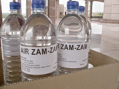 zam bukan lah sekedar air mineral biasa yang muncul dari dalam tanah Manfaat Air Zam Zam