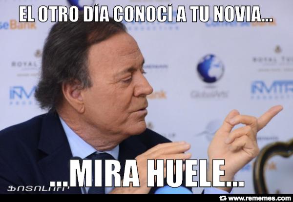 julio-iglesias-im%C3%A1genes-memes-huele.jpg