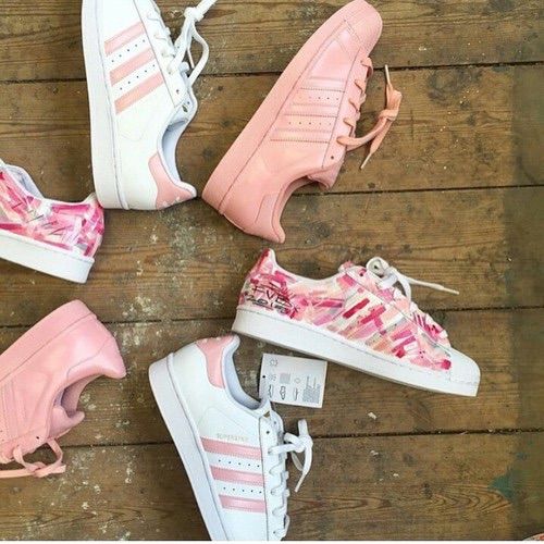 tenis adidas feminino brilhante