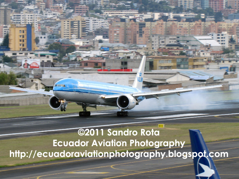 Ecuador Aviation Photography 777300 de KLM La llegada del gigante