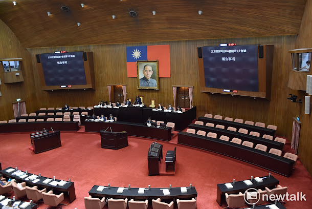 立院22日開議,一例一休順利付委。 立院22日開議,一例一休順利付委。