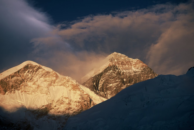 Everest at sunset from 20,000 ft.Everest Sunset from Pumori.