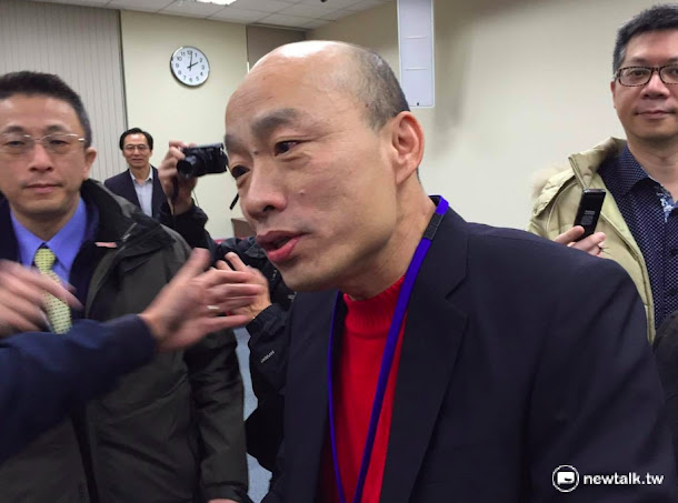 國民黨黨主席參選人韓國瑜(前)24日表示,政府應先肯定退伍軍人對國家社會的貢獻。 國民黨黨主席參選人韓國瑜(前)24日表示,政府應先肯定退伍軍人對國家社會的貢獻。