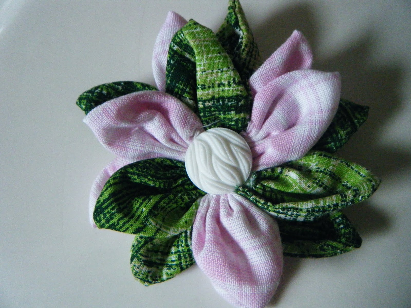 Damita's Pretty Wrap Beautiful Flower Pins *Tutorial (DIY)