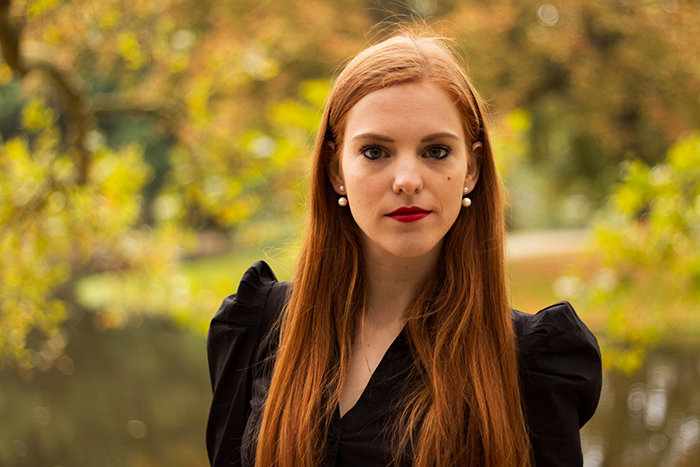 Dutch fashion blogger with red hair vintage style