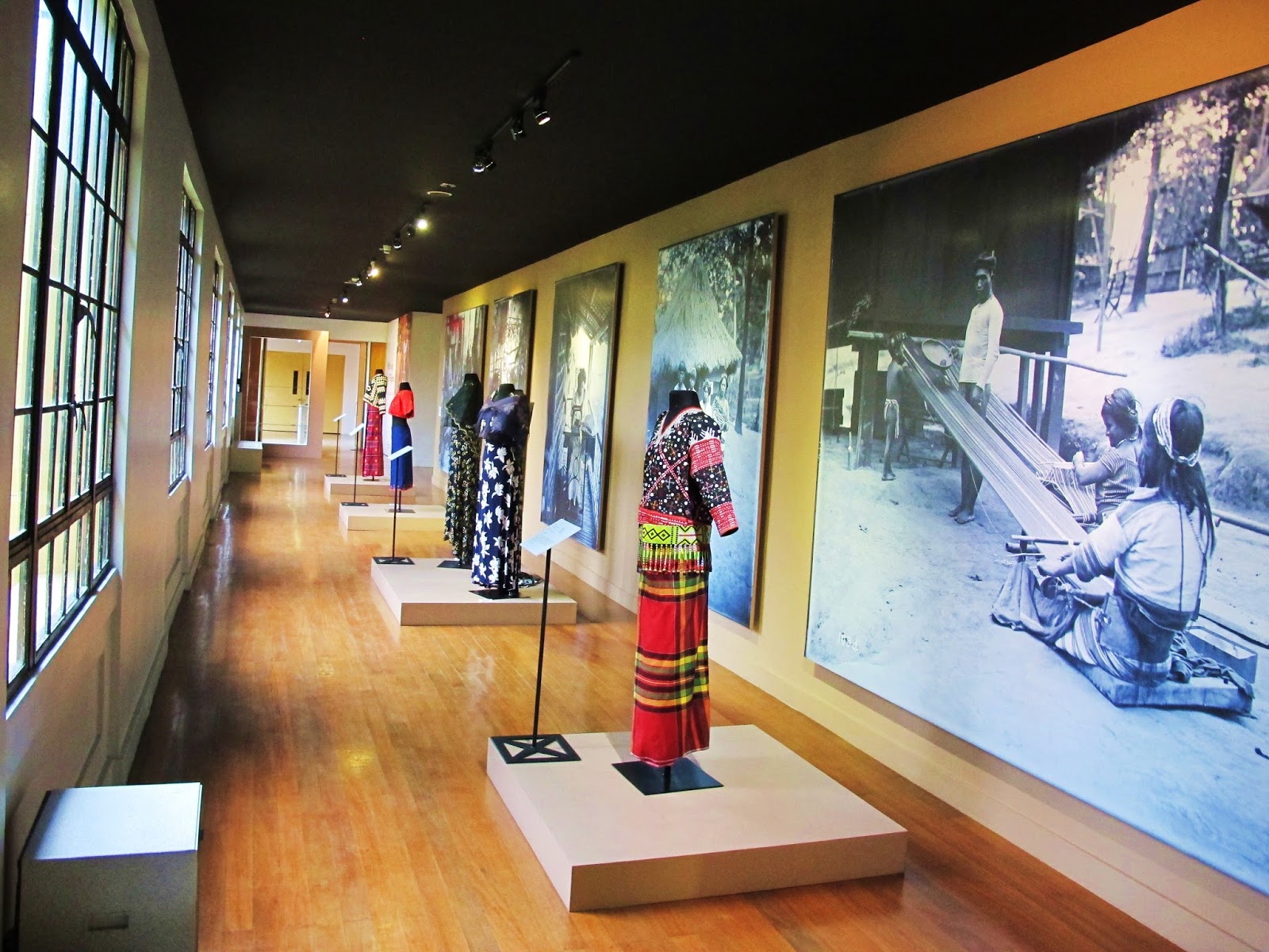 Gridcrosser Wonder World of Weaves The Textile Galleries of the