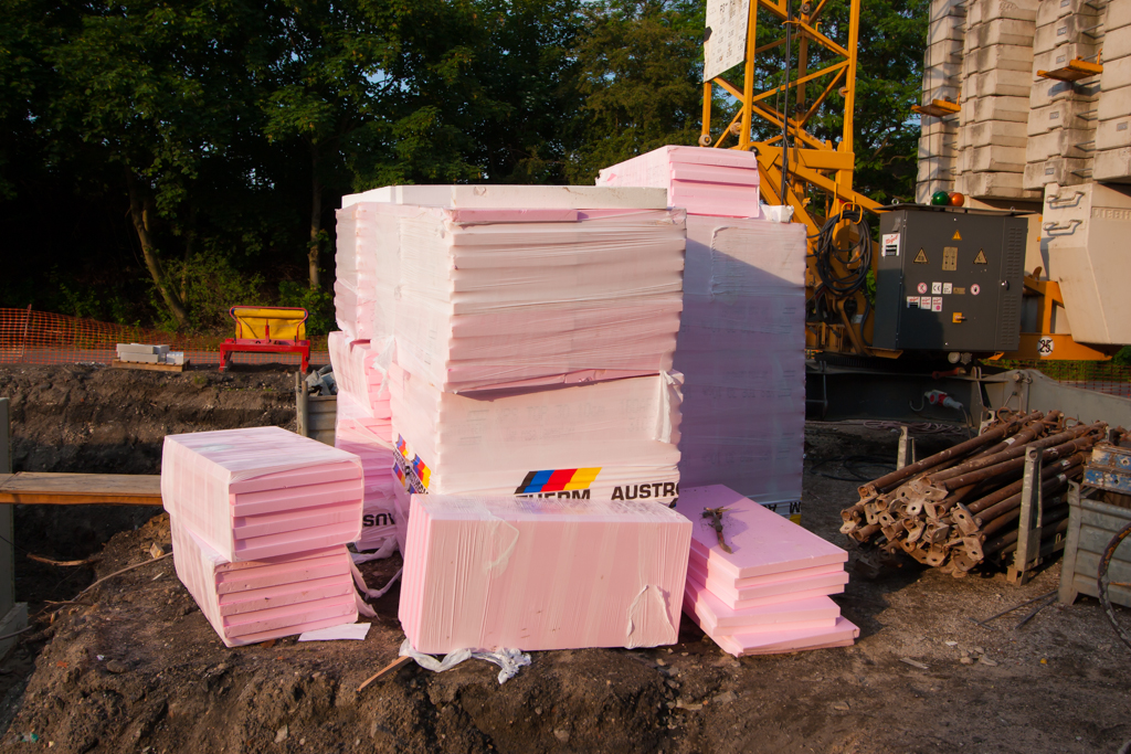 HuM's Baublog: Tag 22: Aufbau Kellerinnenwände und Auswahl Dachsteine