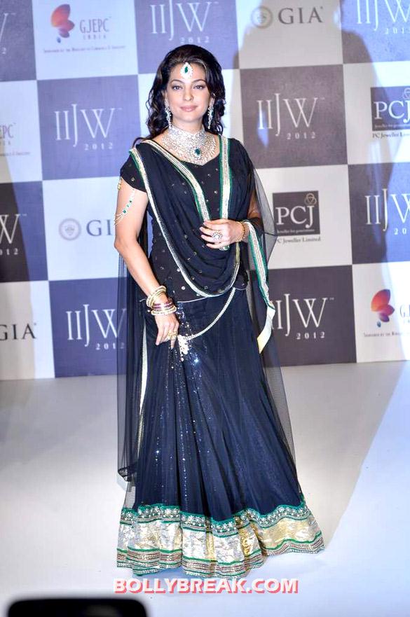 Juhi Chawla - (11) - Juhi Chawla walks the ramp for Kays Jewels at IIJW 2012 Day - 3
