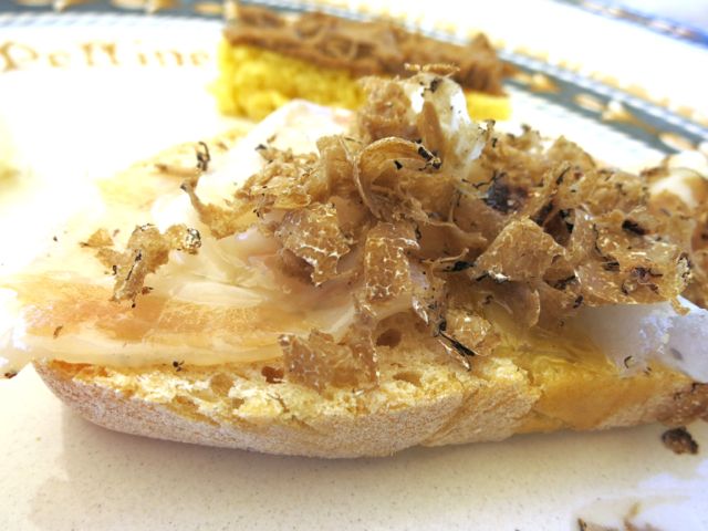 Bruschetta with lardo and truffles Bruschetta with lardo and truffles