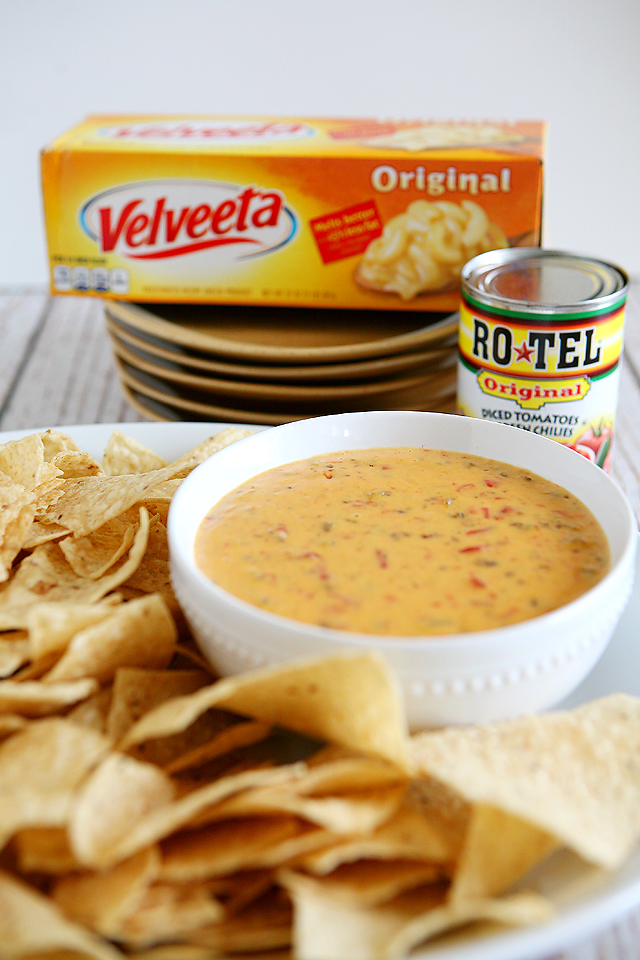 RO*TEL and Velveeta Queso Dip eighteen25 Bloglovin’