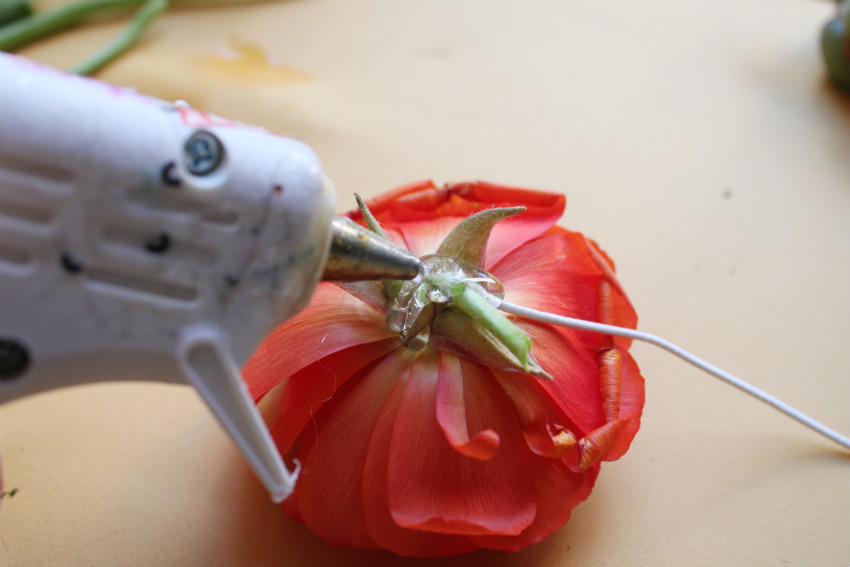 corner blog a garland of hot glue + old flowers