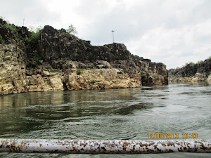 The boat cruise  along Bhedaghat.