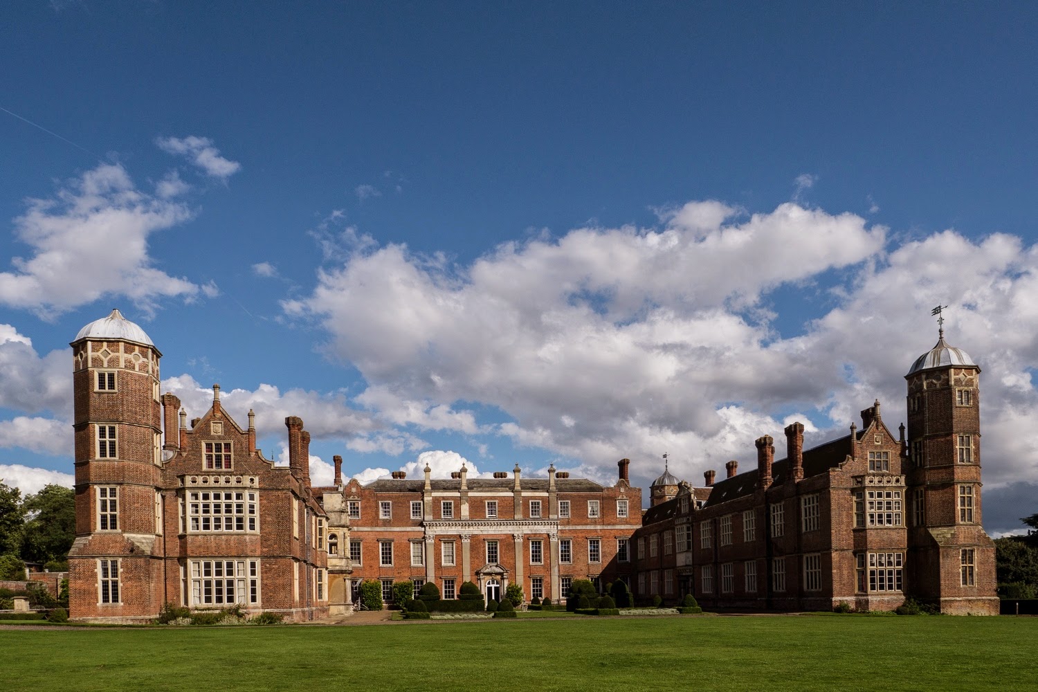 Does anyone recognise the building or location of this photo? r/AskUK