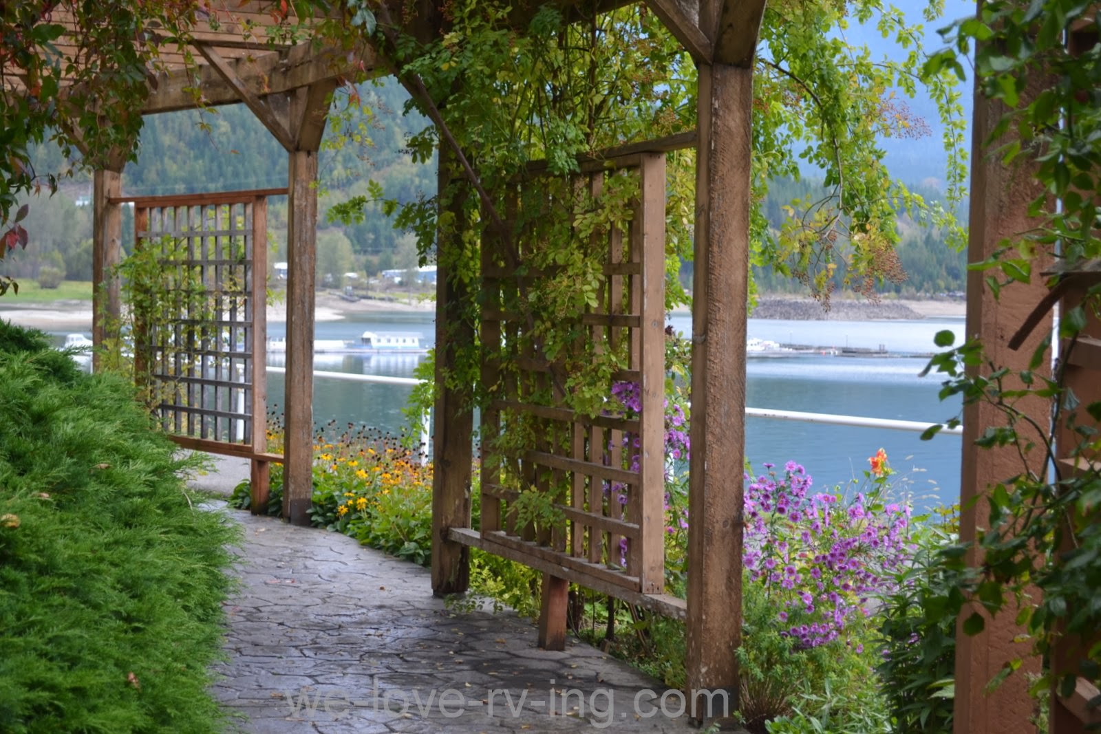 We Love RV'ing Arrow Lakes Nakusp, BC Kootenays