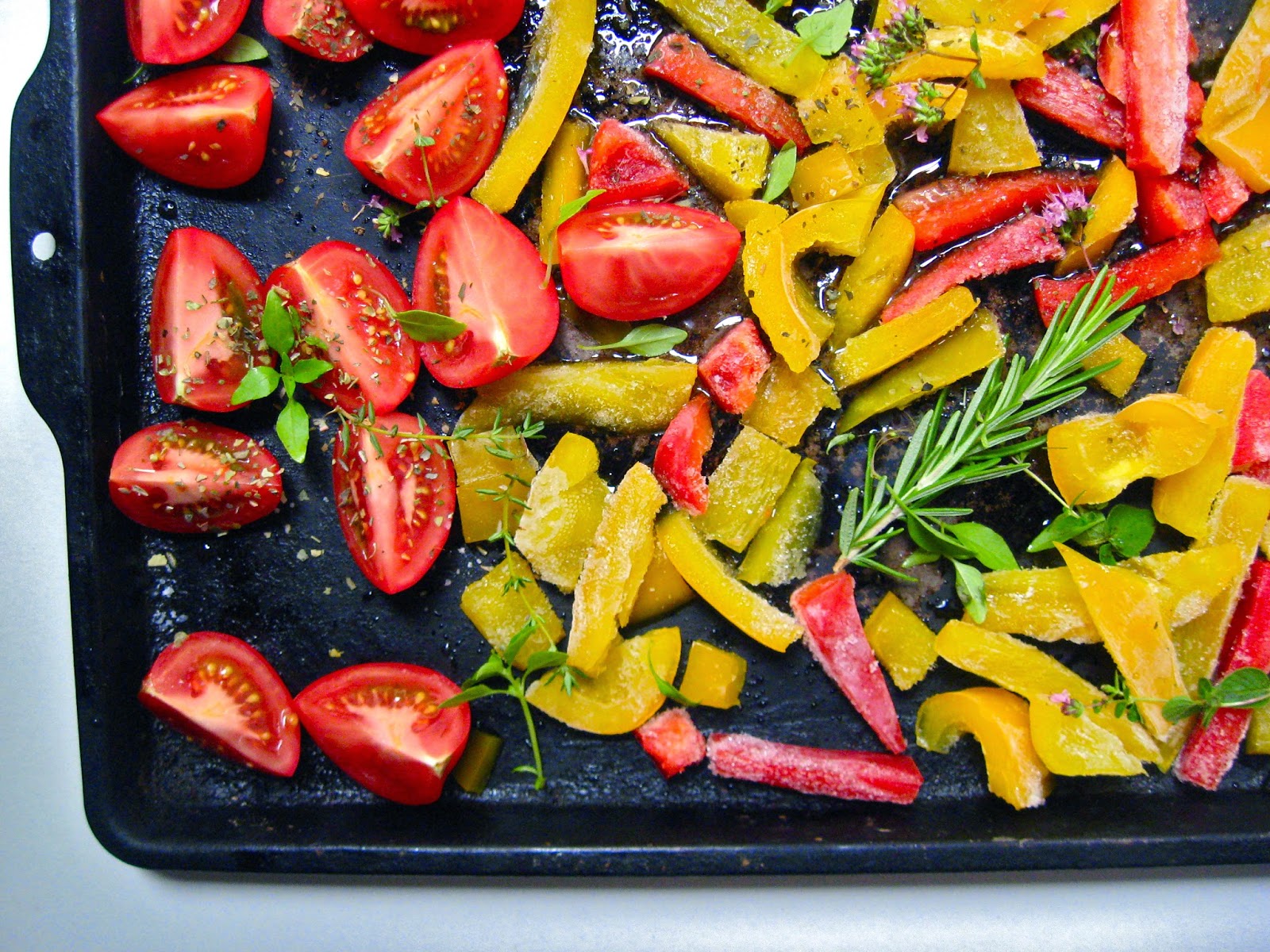 she's in the kitchen roasted and fresh veggie saladinajar