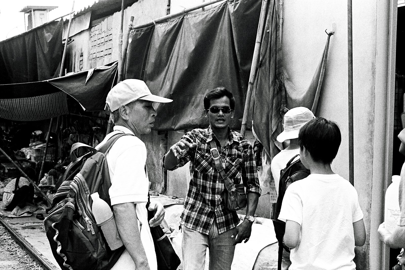 3738 032 闖蕩東南亞遊記(四)：「媽媽」帶我遊鐵路、看水上市場