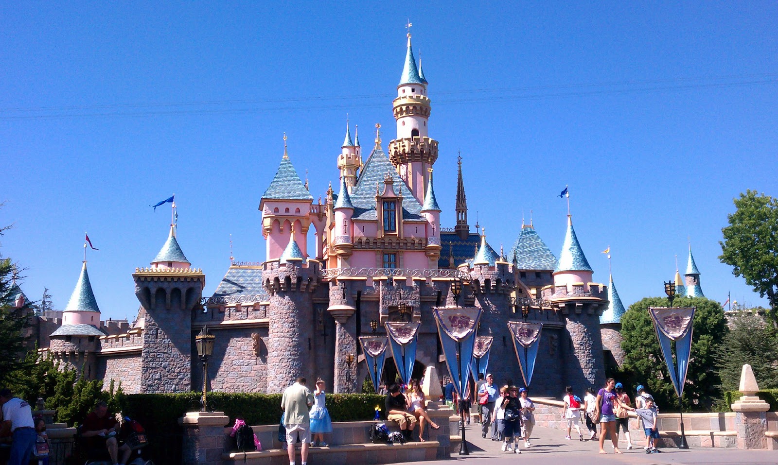 Impatiently Waiting Paige: Places I love: Disneyland!
