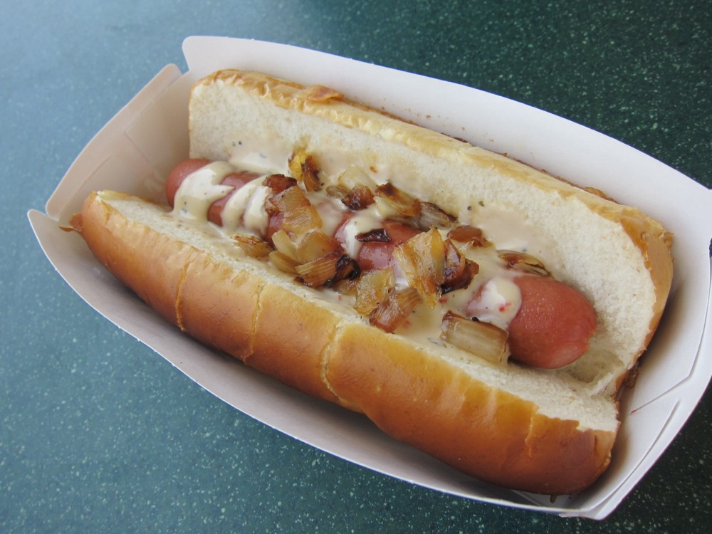 Review Sonic Sonic's Garlic Parmesan Cheesy Bread Dog Brand Eating