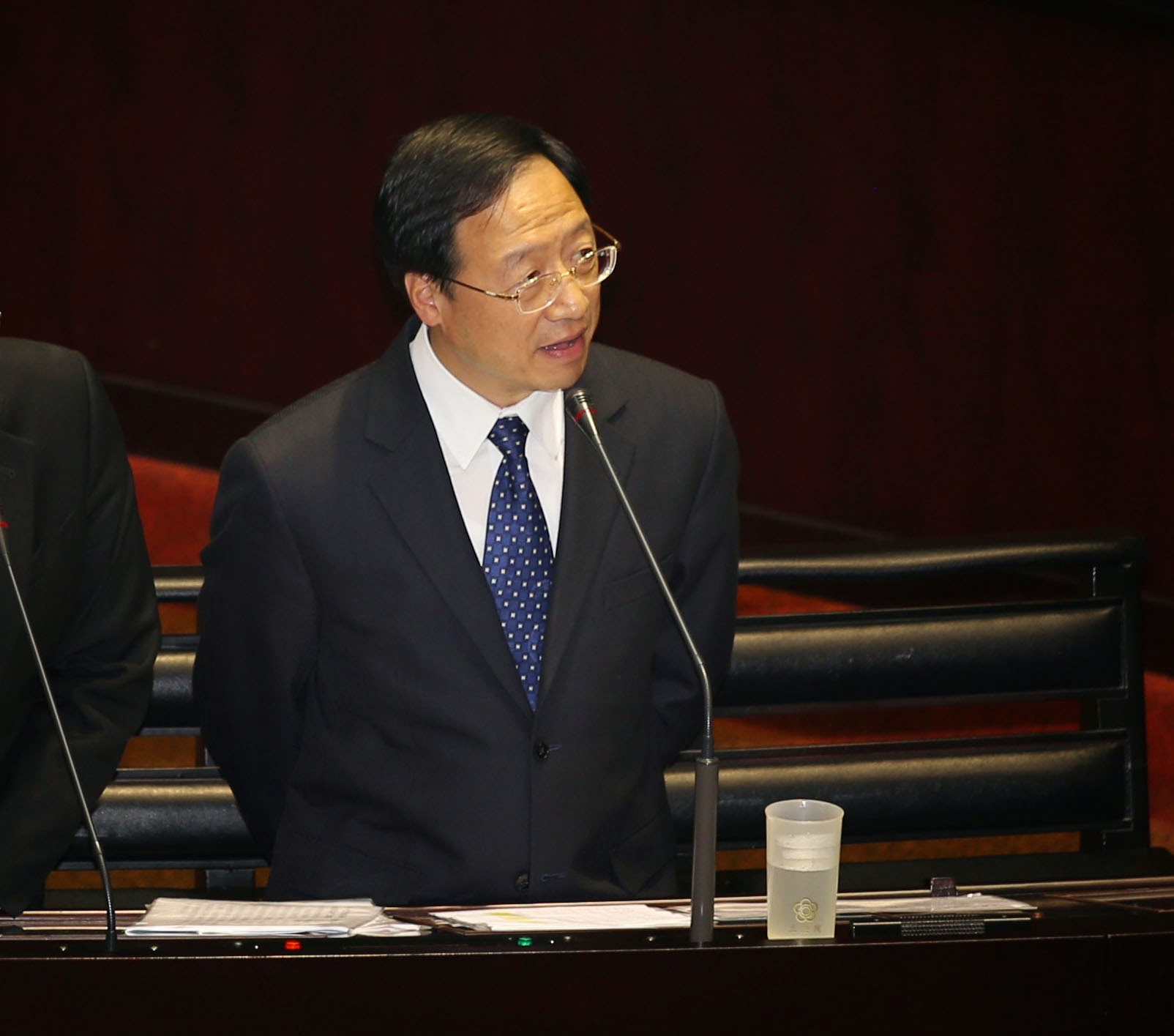 行政院長江宜樺今(25)日於立院答詢時表示,民眾有慢慢看到政府的努力,最新民調已經有6成支持服貿。圖:林雨佑/攝 行政院長江宜樺今(25)日於立院答詢時表示,民眾有慢慢看到政府的努力,最新民調已經有6成支持服貿。圖:林雨佑/攝