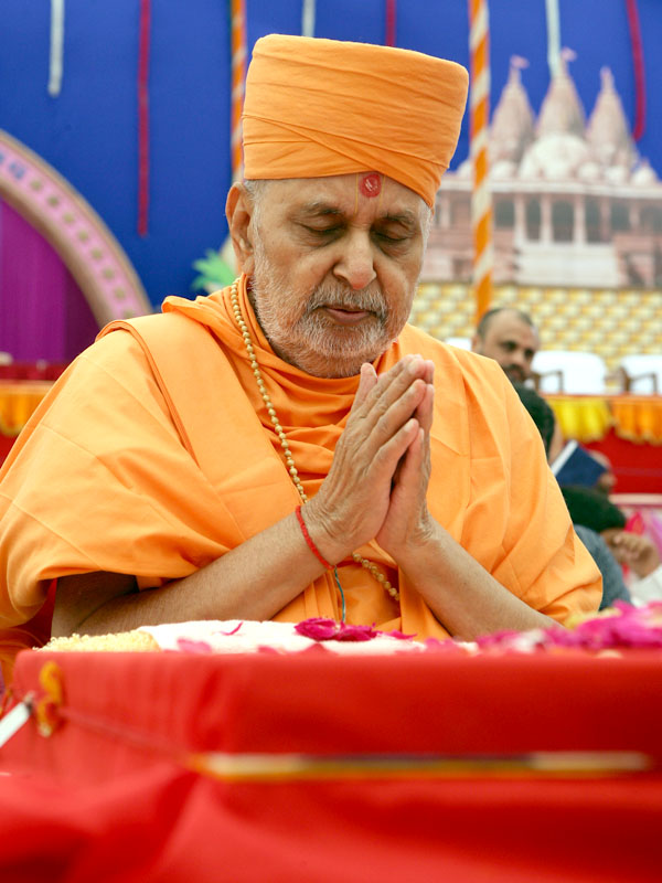 Lord Swaminarayan: Pramukh Swami Maharaj Photos
