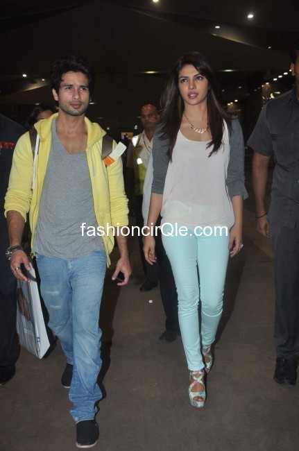 Shahid & Priyanka Arriving To Watch Teri Meri Kahani @ Ketnav - Sexy Indian Actresses Pictures - Famous Celebrity Picture 