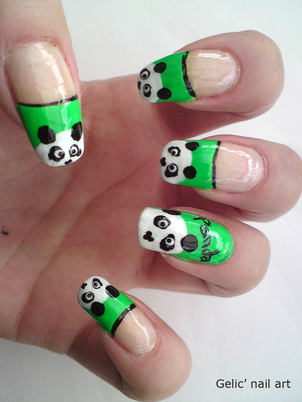 Gelic' nail art Cute panda nail art on green funky french