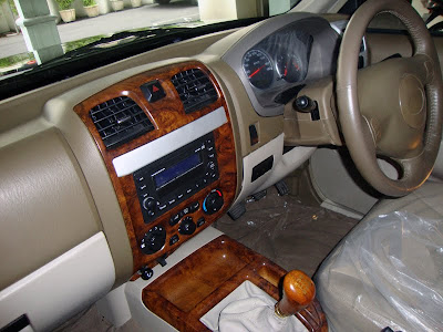 mobil Esemka SUV interior
