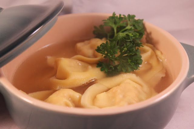 Tortelloni en brodo