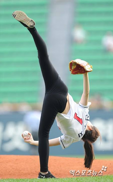 South Korean rhythmic gymnast Shin Soo-ji's first pitch (video)