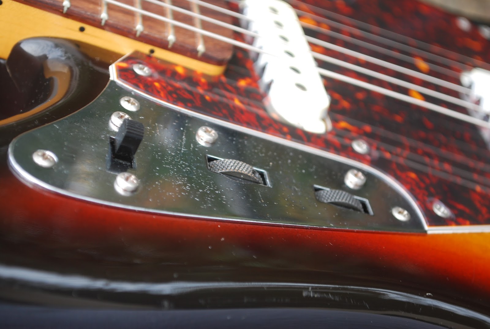 Rex and the Bass: 2003 Fender Jaguar JG66-85 Electric Guitar Review