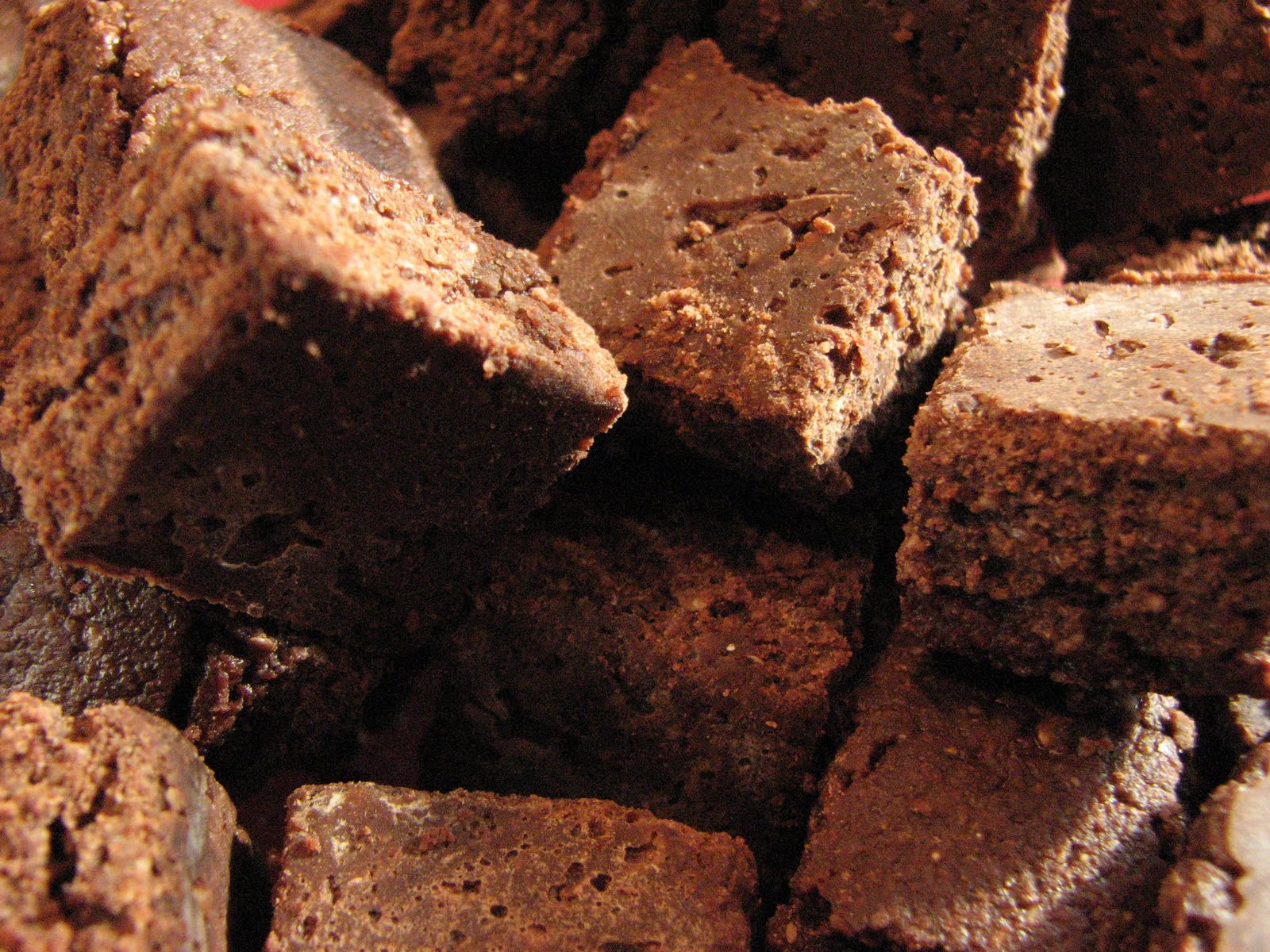 THE VOLUPTUOUS VEGETARIAN: Chocolate Energy Bars -- gluten free, vegan