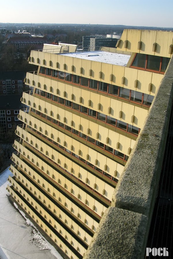 Hambourg - Oberpostdirektion  Architectes : Gerhard Weber & Partner - Georg Küttinger  Construction: 1974-1977