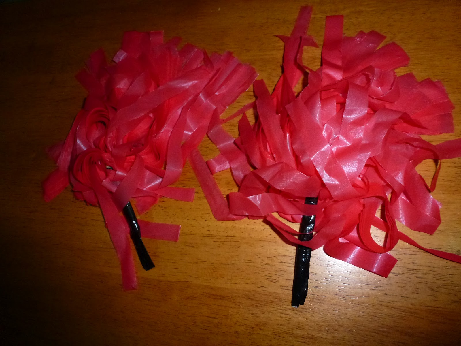 "Time's fun when you're having flies." TUTORIAL make your own pom