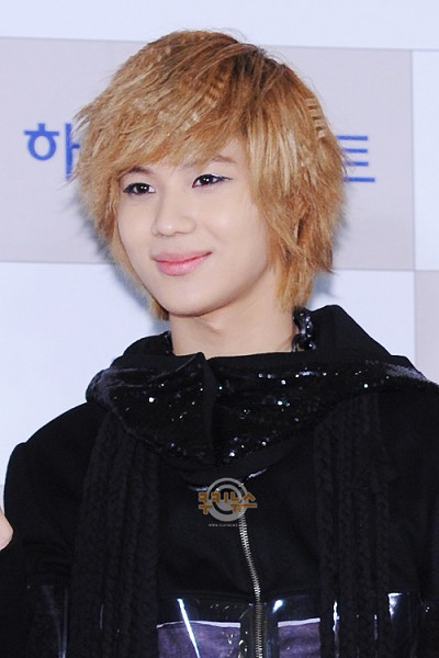 Taemin+dressed+as+a+girl