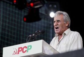 Jerónimo acusa Cavaco de permitir «massacre a pessoas indefesas