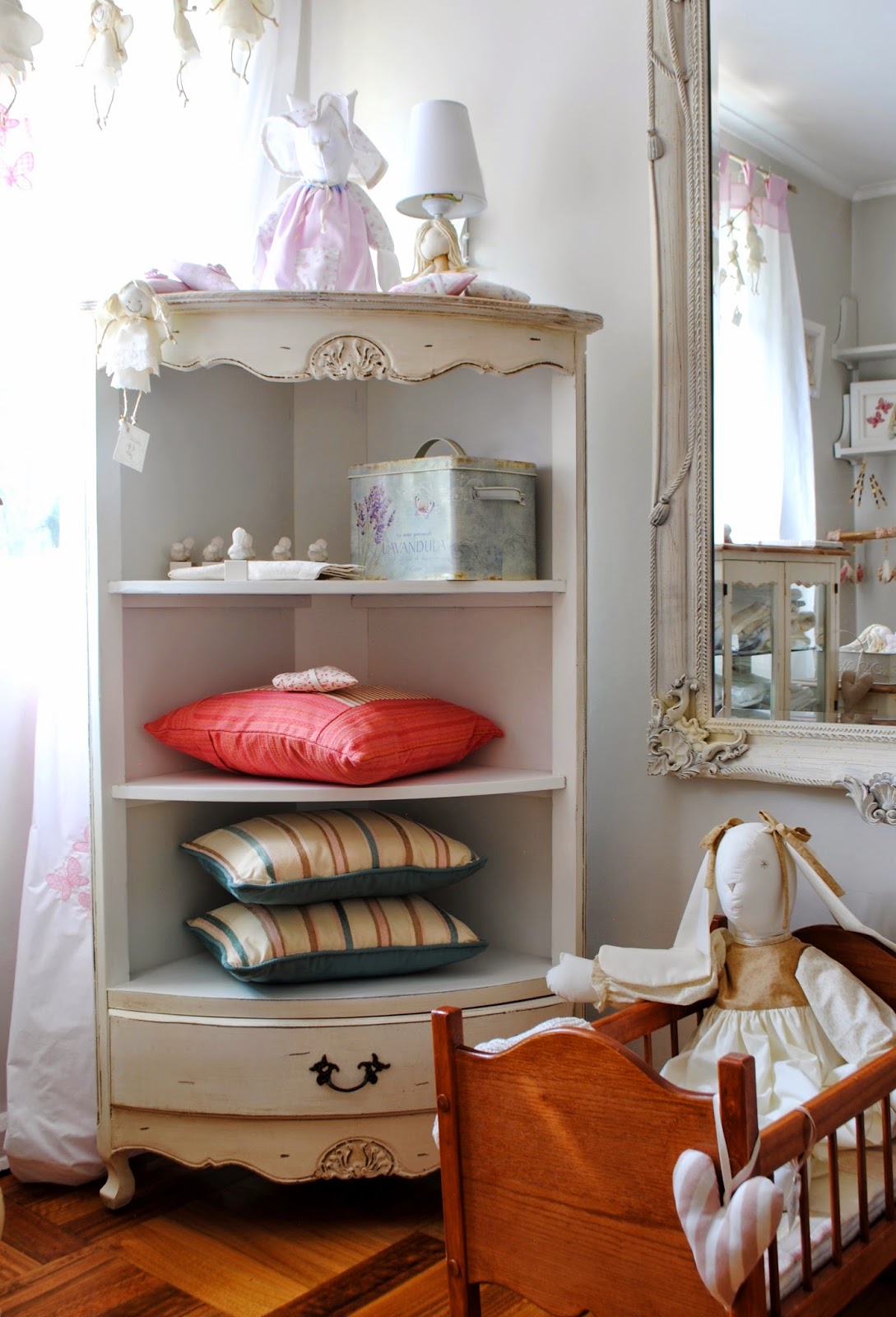 Paz Montealegre | Decoración: muebles normando y provenzal- decapados