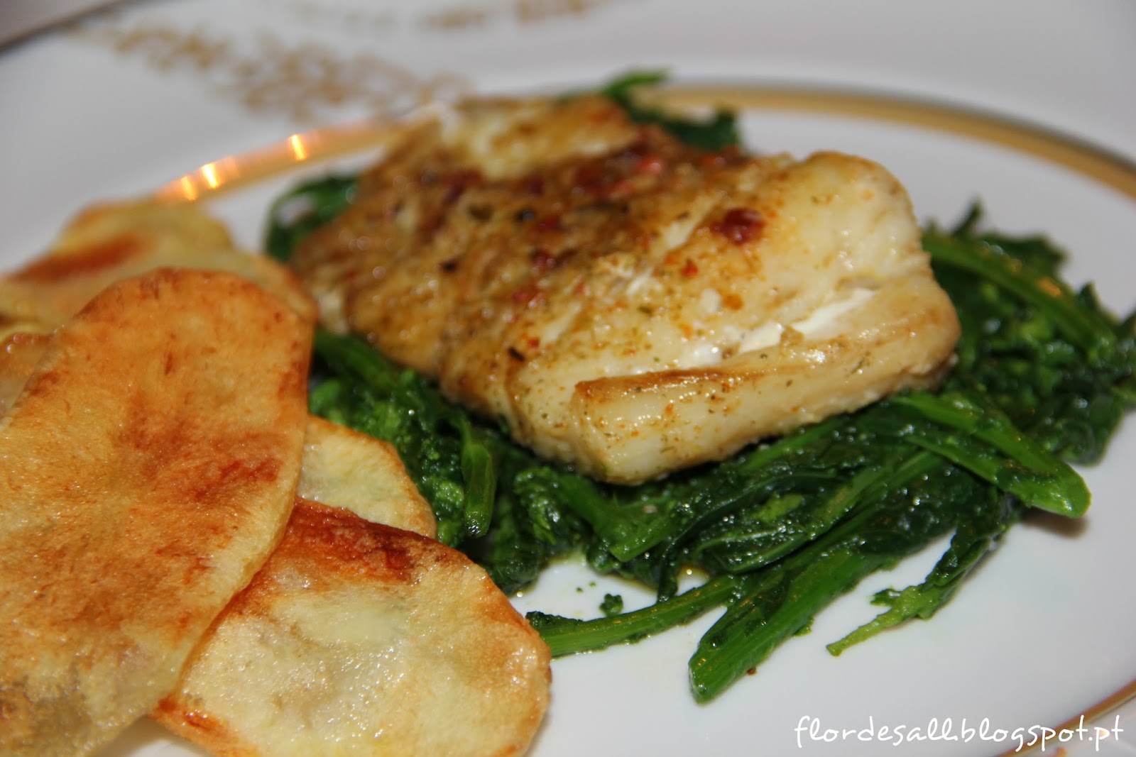 Flor de Sal Filetes de bacalhau fresco grelhados com grelos salteados em azeite e alho