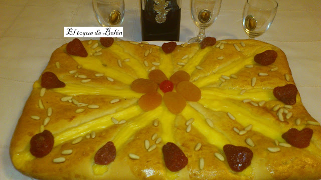 Coca De San Juan Con Crema Pastelera
