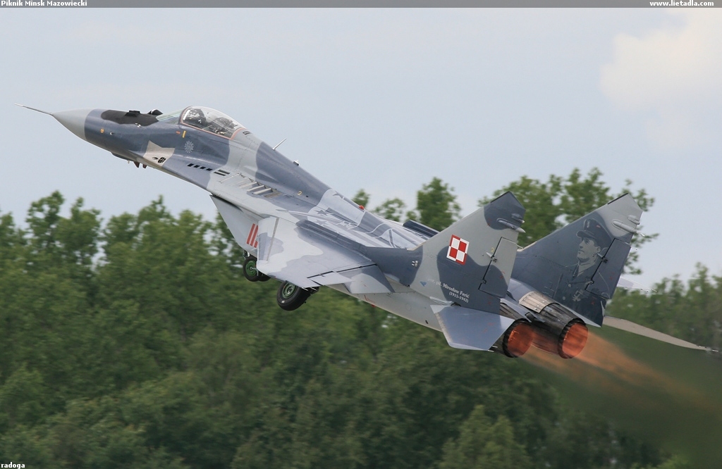 MIG-29+111+MINSK+MAZOWIECKI+04-06-2012.jpg