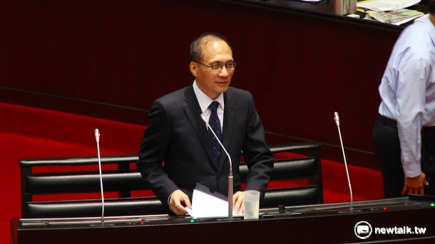 行政院長林全表示,針對中國配偶、眷屬佔用國軍單身宿舍,將在2個月內清查國軍單身宿舍的居住狀況,提出處理方式。 行政院長林全表示,針對中國配偶、眷屬佔用國軍單身宿舍,將在2個月內清查國軍單身宿舍的居住狀況,提出處理方式。