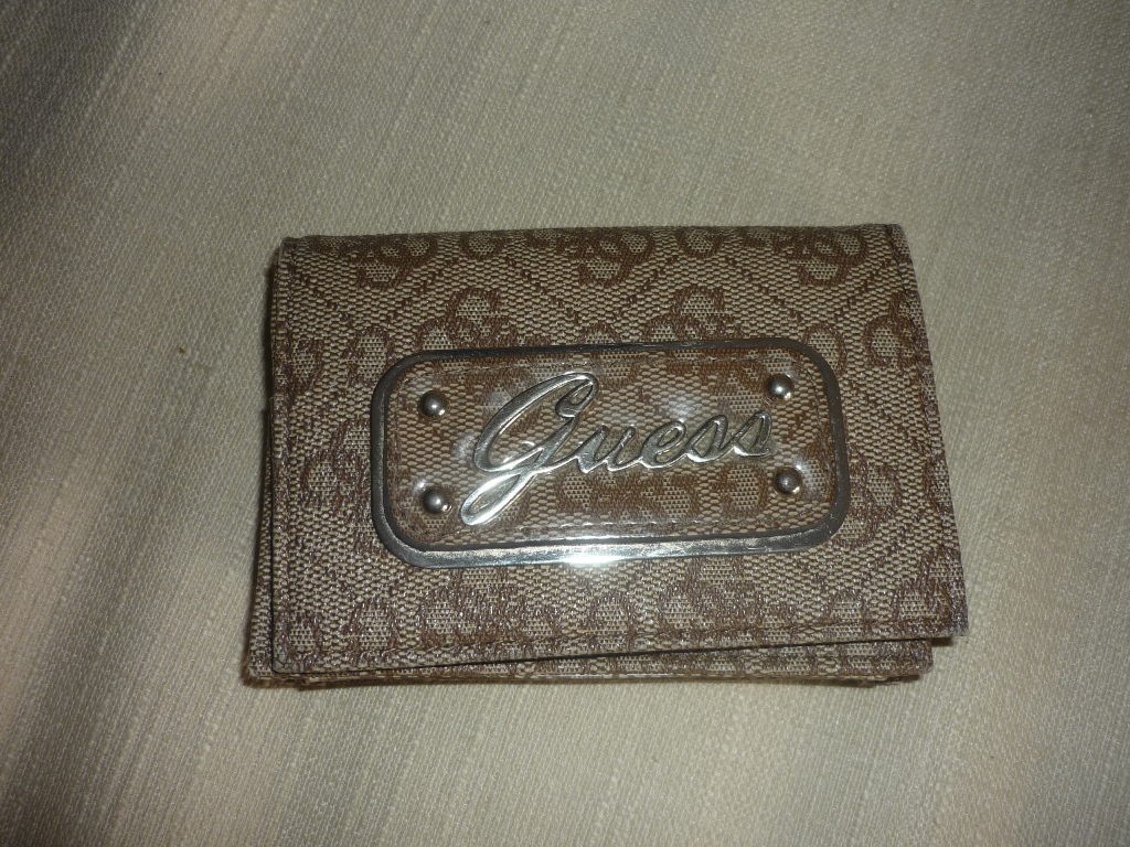 YUS BRANDED BAG authentic guess wallet or card holder